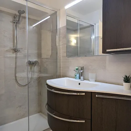 Apartment House Of Truelove/mountain Pearl/45 To Verona